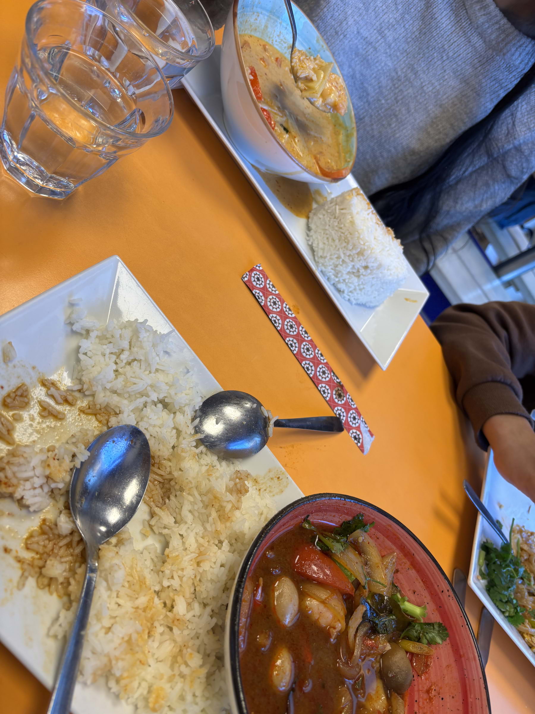 Tomyam soppa och röd curry – Bild från Thai House Wok Sollentuna av Madiha S. (2026-05-16)