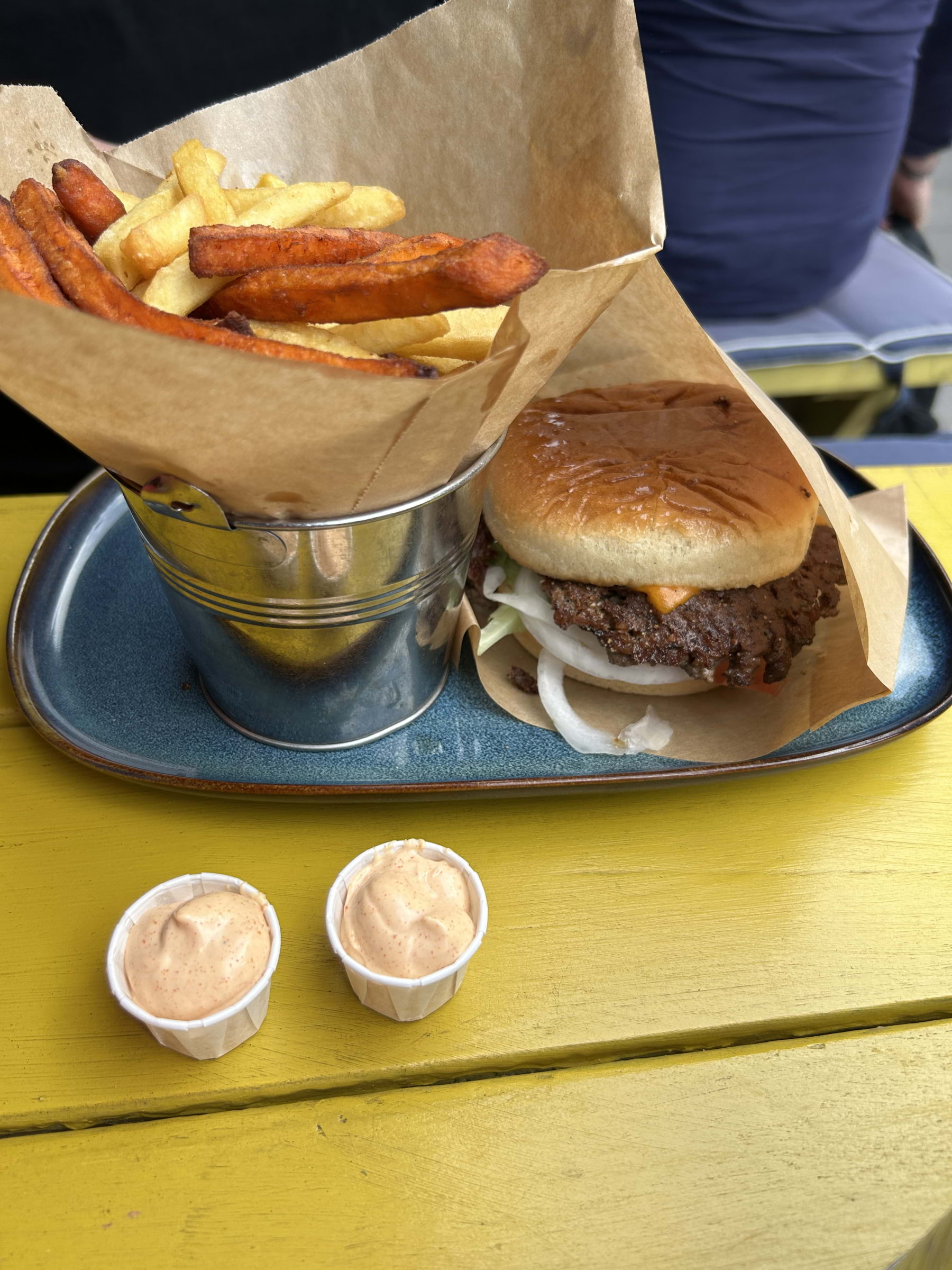 Jätte jätte jättegod hamburgare – Bild från The Border Södermalm av Martina D. (2025-06-30)