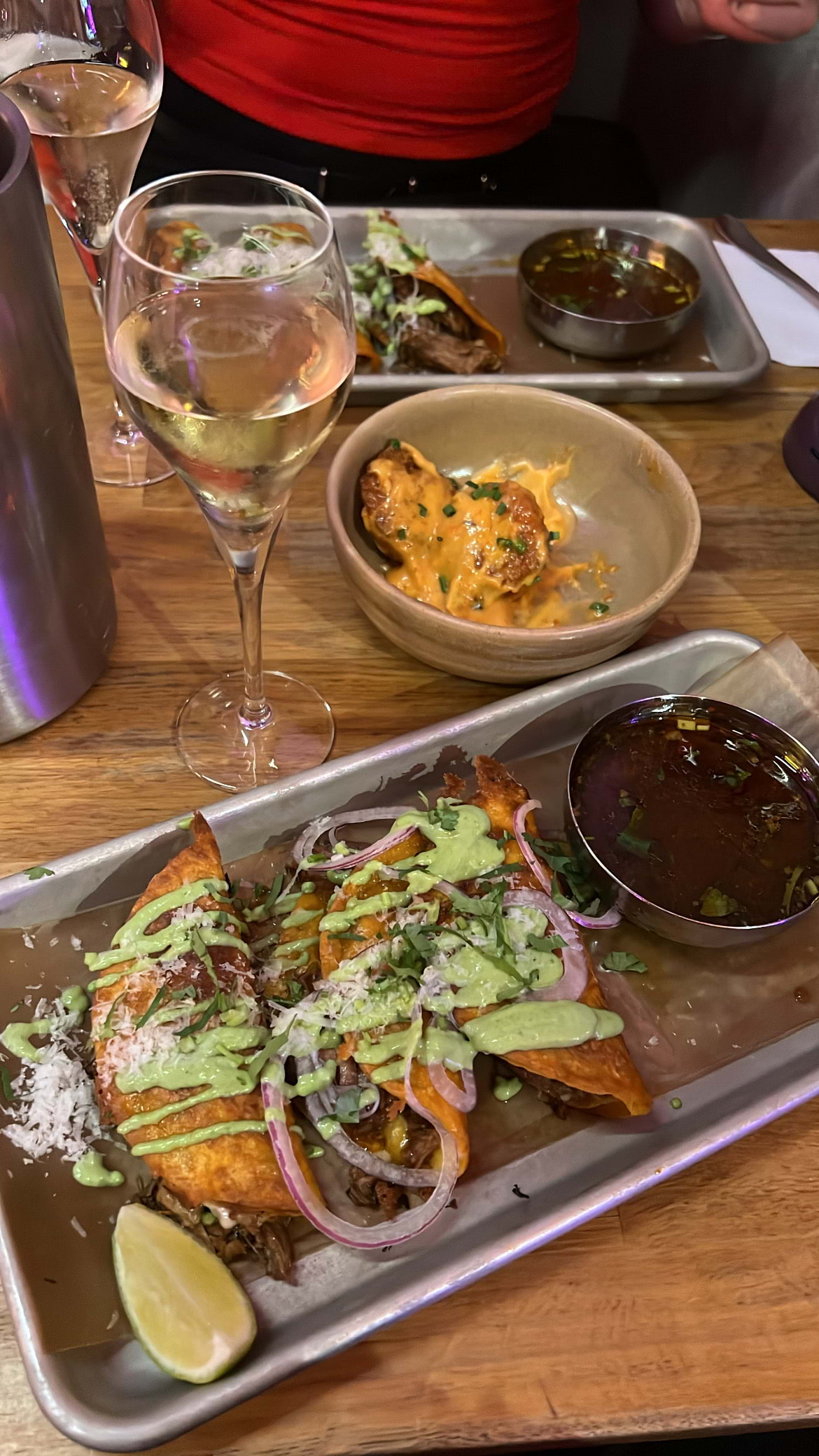 Birria taco och dynamite shrimp – Bild från The Street Food Labs Kungsholmen av Josefine W. (2025-09-30)