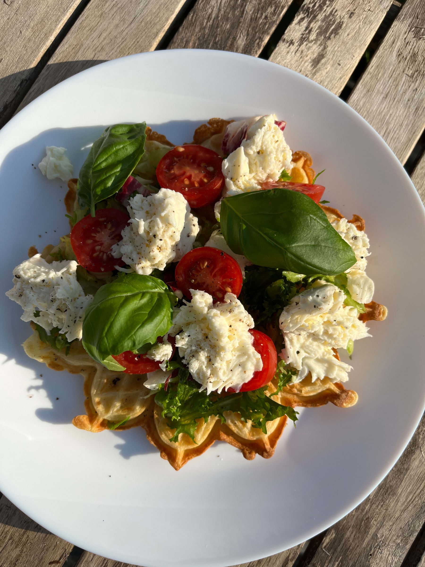 Tomat & mozzarellav&aring;ffla &ndash; Bild fr&aring;n Tr&auml;dg&aring;rdsfika av Malin&nbsp;P. (2023-07-11)