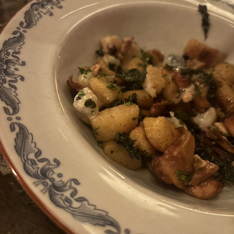 Gudomlig gnocchi med gorgonzola, valnötter, svartkål och kantareller – Billede fra Tripletta af Mimmi G. (09.10.2026)