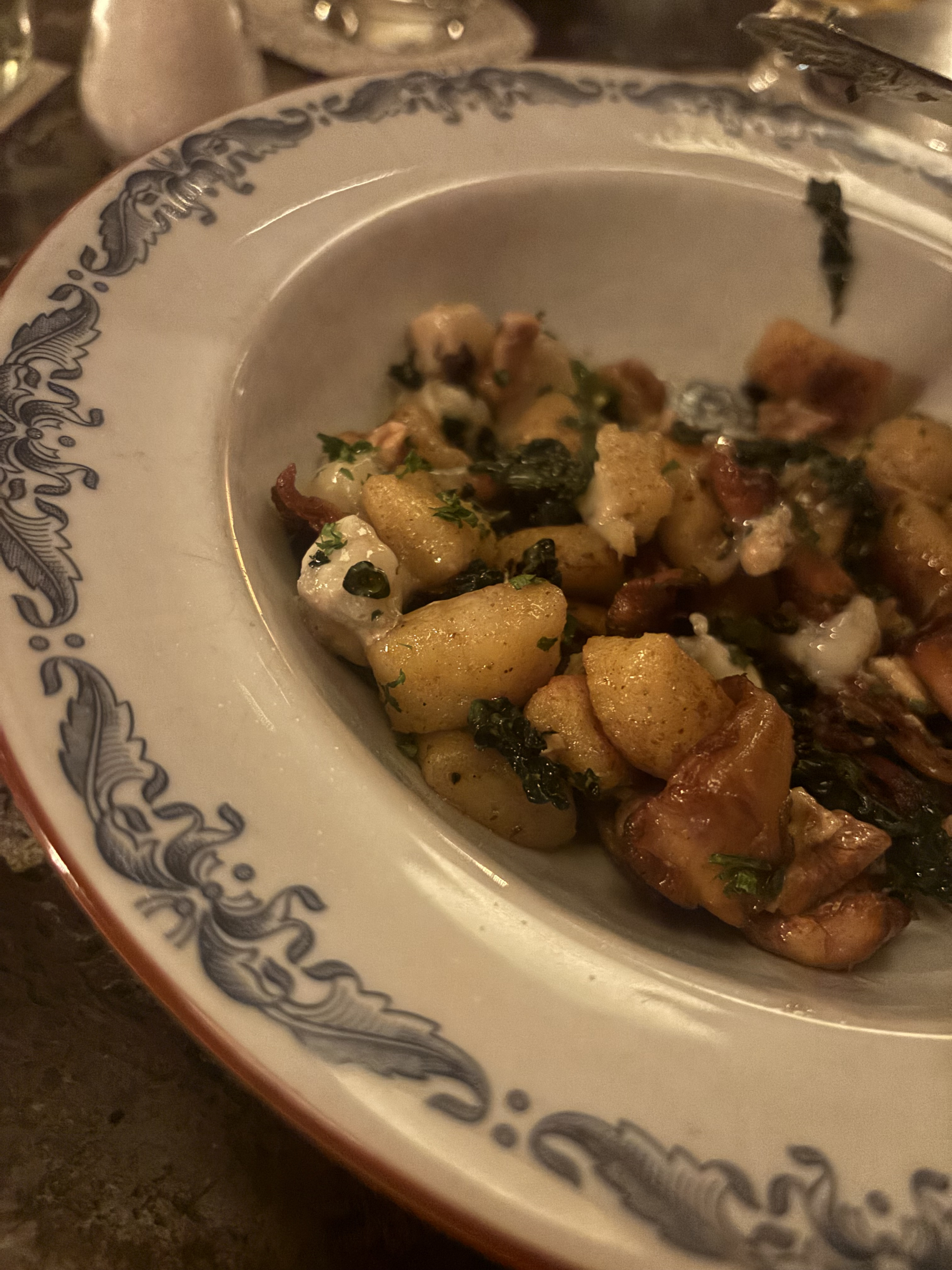 Gudomlig gnocchi med gorgonzola, valnötter, svartkål och kantareller – Billede fra Tripletta af Mimmi G. (09.10.2026)
