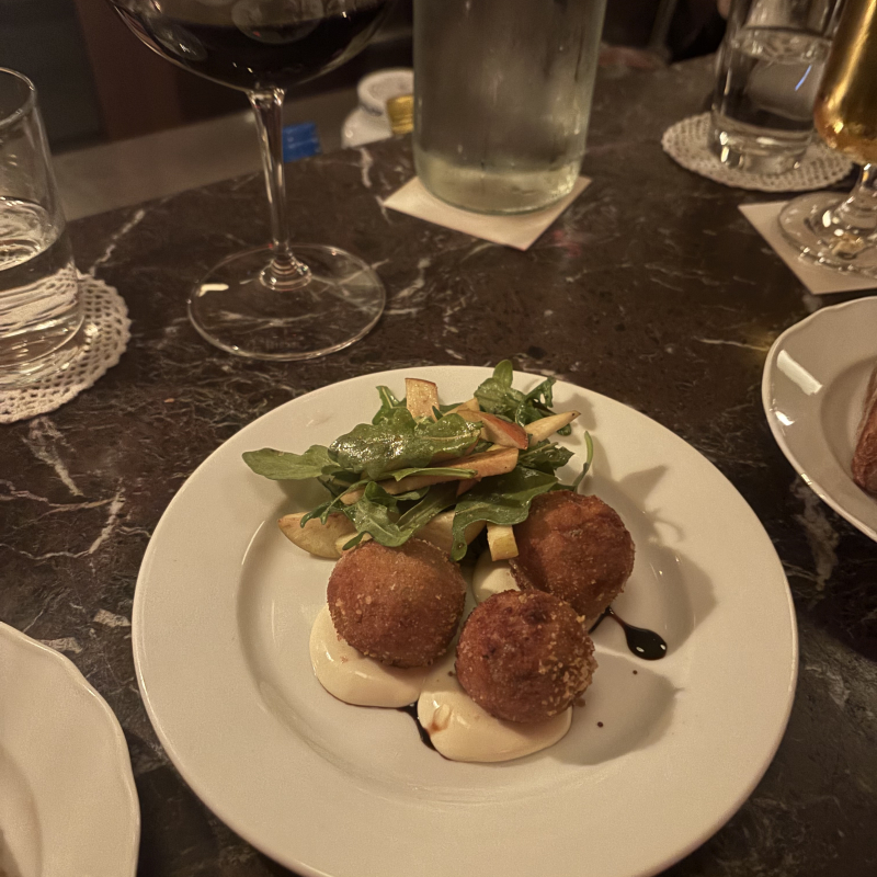 Kroketter med parmaskinka, taleggio och sallad p&aring; ruccola och &auml;pple &ndash; Billede fra Tripletta af Mimmi&nbsp;G. (09.10.2026)