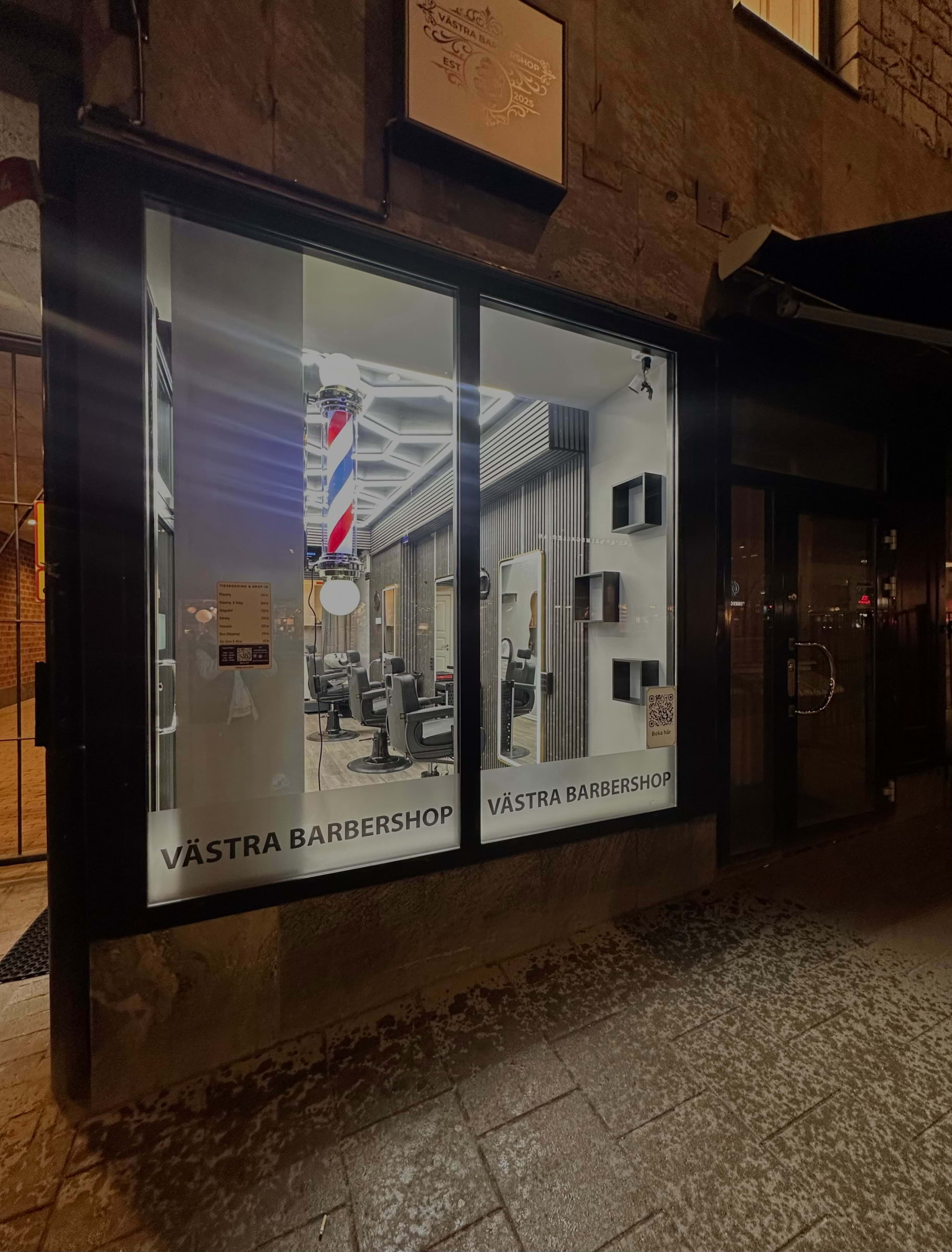 Västra barbershop - kvällstid – Bild från Västra Barbershop av Slussen B. (2025-05-02)