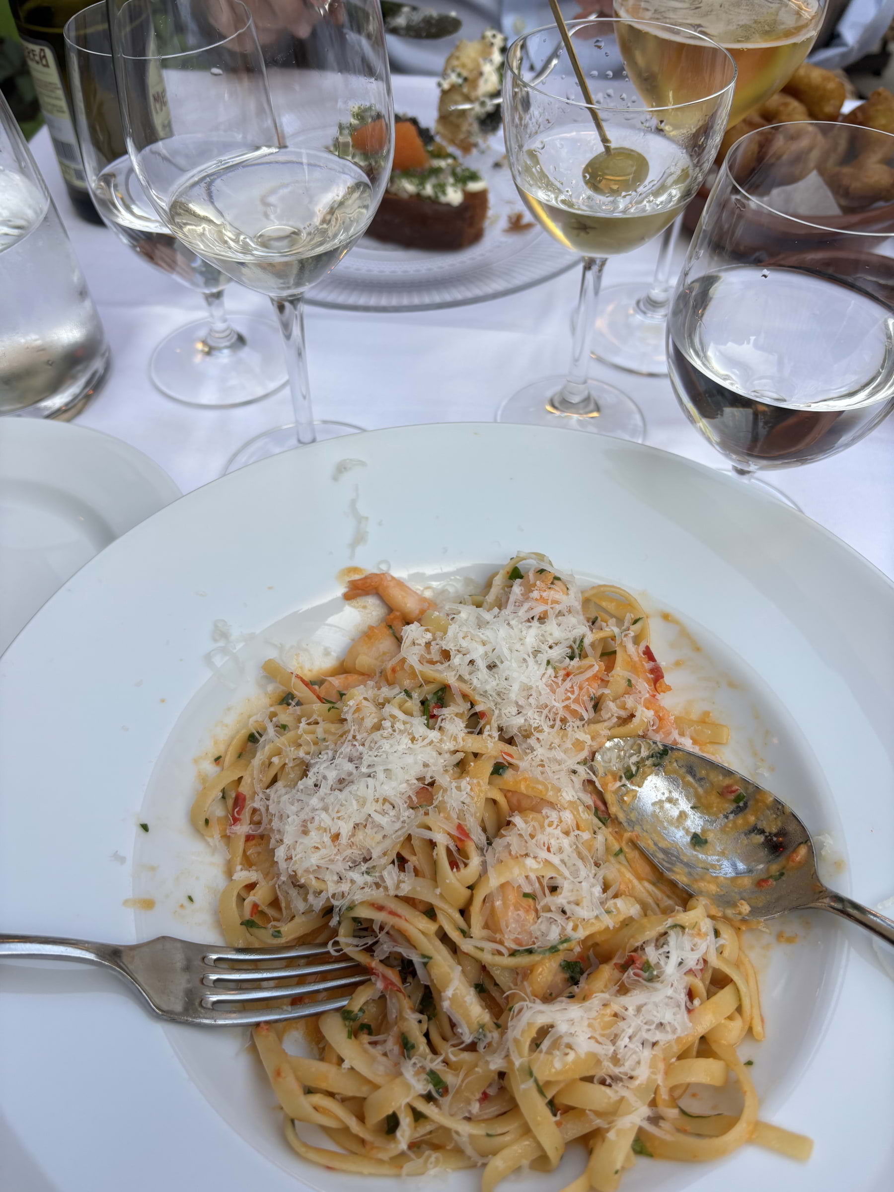 Scampipasta med vitvin, olivolja, persilja och chili – Bild från Vingården av Mimmi B. (2026-06-28)