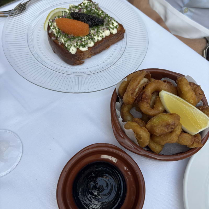 Calamares med smart aioli  samt brioche med st&ouml;rrom, smetana och l&ouml;k &ndash; Bild fr&aring;n Ving&aring;rden av Mimmi&nbsp;B. (2026-06-28)