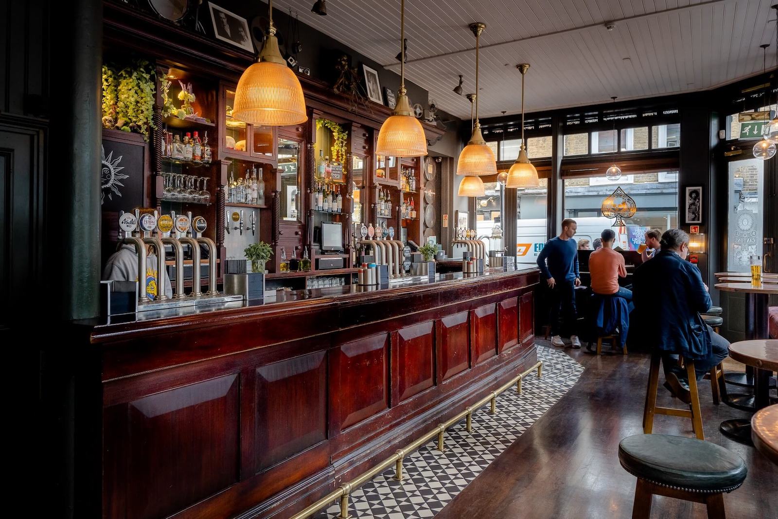 The Sun & 13 Cantons – Pubs in Soho