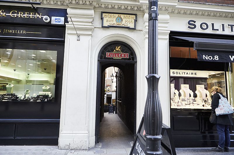 Artwork for the list Pub crawl by Cristina C.