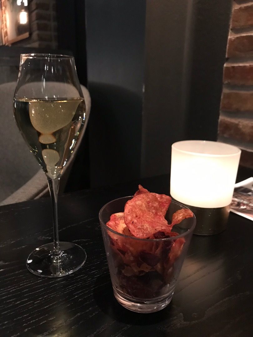 Spännande bubbel från norra  Italien före middagen. – Bild från The Winery Hotel av Birgitta B. (2019-12-14)