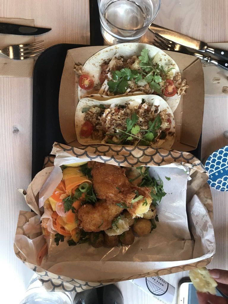 Fisk-tacos + deras take på fish and chips  – Photo from The Fishery & The Farm Family by Jessica K. (15/09/2019)