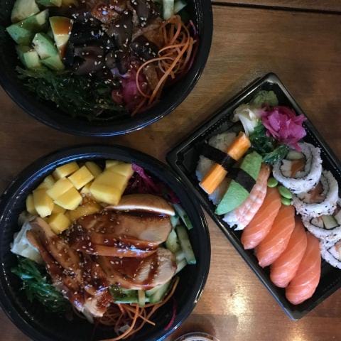 Pokebowl + Sushi – Bild från Tsuyo Sushi av Jessica K.
