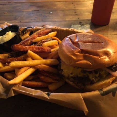 Lunchburgare – Bild från Tugg Burgers av Adam L.