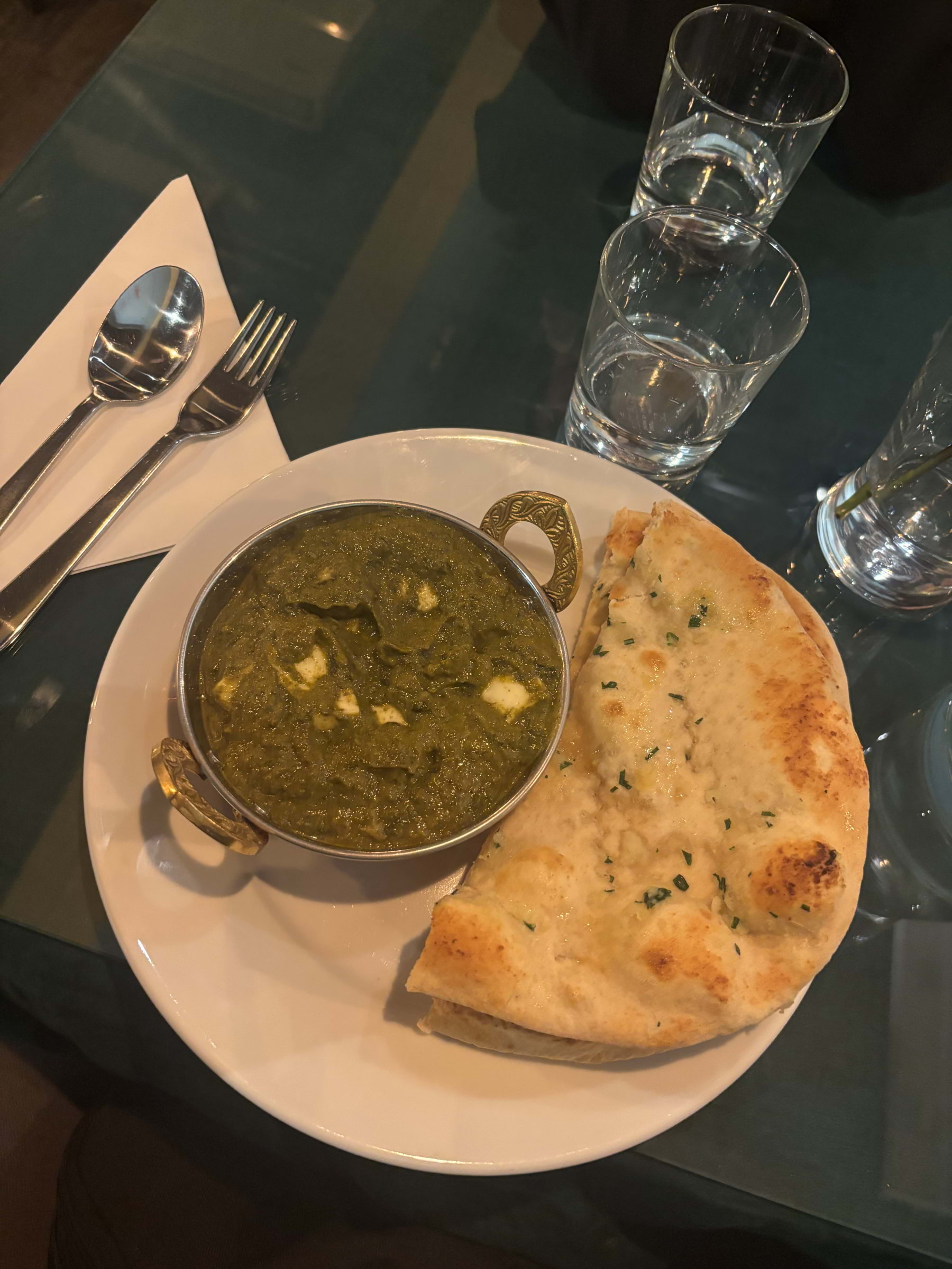 Palak panir med vitlöksnaan – Bild från Malala av Lisa M. (2026-03-13)