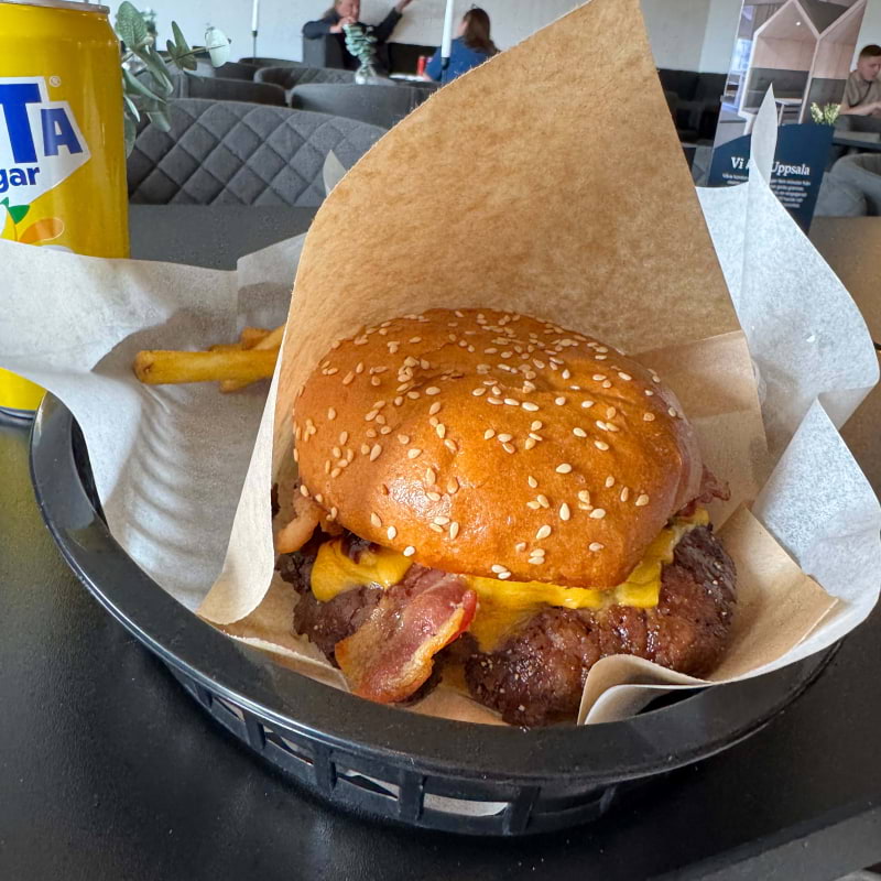 Bild från Knifetown Burgers av Julia H. (2025-07-10)