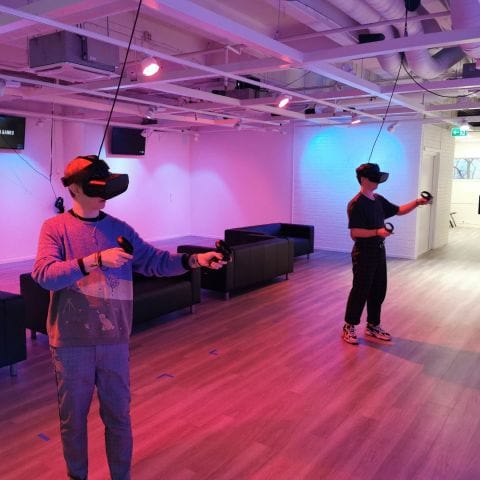 Vår moderna spelhall i Stockholms nöjescentrum – Bild från Stockholm VR Center av VR W. (2019-10-23)