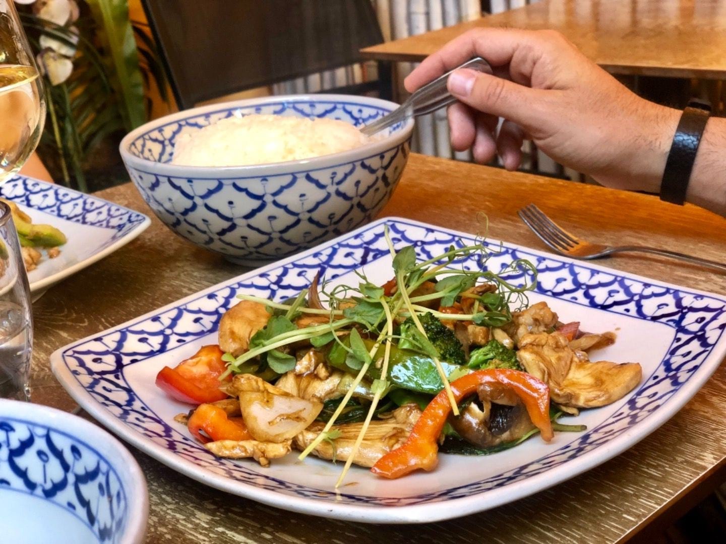 Kyckling med hot basil osv... – Photo from Waan Thai by Annelie V. (10/06/2019)