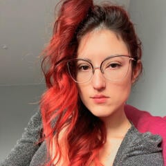Ana Cláudia B.
